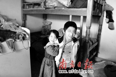 56岁未婚女养32名弃儿 遇只能养无力育困扰